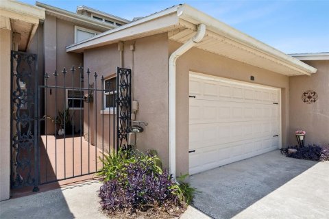 House in Clermont, Florida 3 bedrooms, 149.57 sq.m. № 2237422 - photo 2