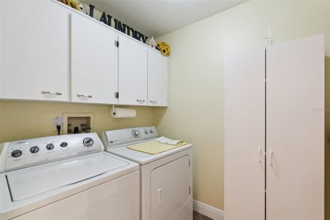 House in Clermont, Florida 3 bedrooms, 149.57 sq.m. № 2237422 - photo 16