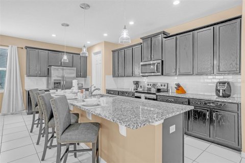 House in Kissimmee, Florida 9 bedrooms, 405.33 sq.m. № 2149287 - photo 18