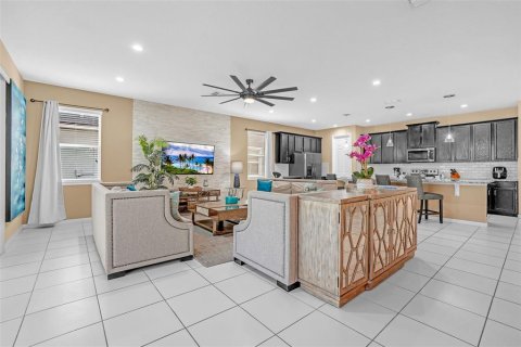 House in Kissimmee, Florida 9 bedrooms, 405.33 sq.m. № 2149287 - photo 13