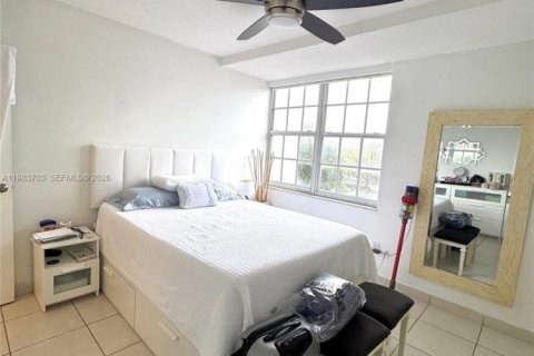 Apartamento en alquiler en Miami, Florida, 2 dormitorios, 65.03 m2 № 2048582 - foto 7