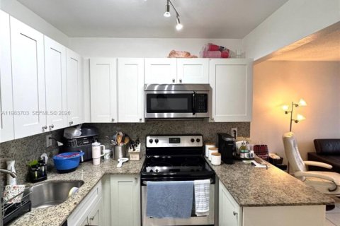 Apartamento en alquiler en Miami, Florida, 2 dormitorios, 65.03 m2 № 2048582 - foto 5