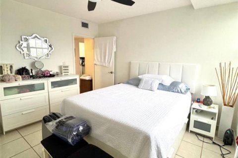 Apartamento en alquiler en Miami, Florida, 2 dormitorios, 65.03 m2 № 2048582 - foto 8