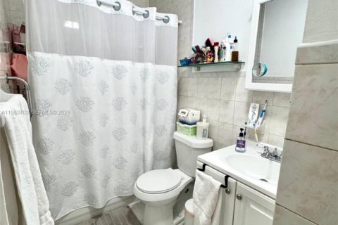 Apartamento en alquiler en Miami, Florida, 2 dormitorios, 65.03 m2 № 2048582 - foto 10