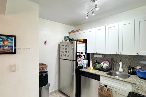 Apartamento en alquiler en Miami, Florida, 2 dormitorios, 65.03 m2 № 2048582 - foto 6