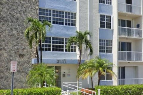 Apartamento en Miami, Florida 2 dormitorios, 65.03 m2 № 2048582