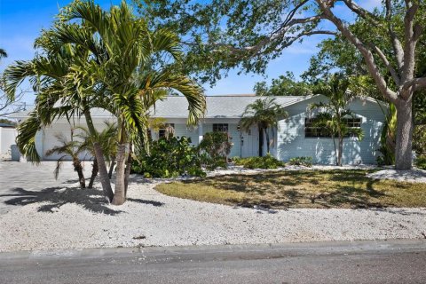 Villa ou maison à louer à Treasure Island, Floride: 3 chambres, 140.38 m2 № 1636586 - photo 2