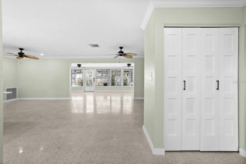 Villa ou maison à louer à Treasure Island, Floride: 3 chambres, 140.38 m2 № 1636586 - photo 6