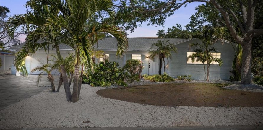 Villa ou maison à Treasure Island, Floride 3 chambres, 140.38 m2 № 1636586
