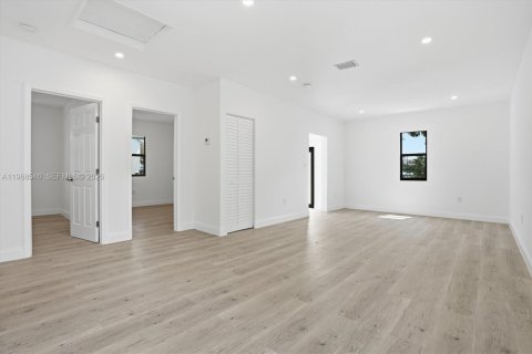 Купить виллу или дом в Майами, Флорида 3 спальни, 135.27м2, № 2029852 - фото 4