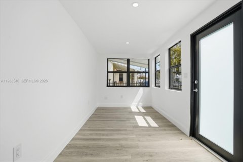 Купить виллу или дом в Майами, Флорида 3 спальни, 135.27м2, № 2029852 - фото 5