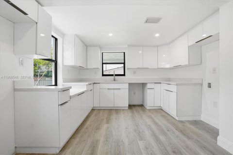 Купить виллу или дом в Майами, Флорида 3 спальни, 135.27м2, № 2029852 - фото 7