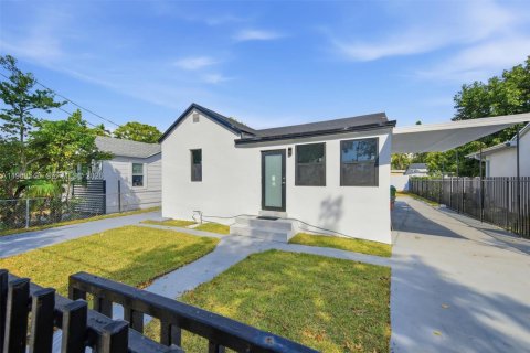 Casa en venta en Miami, Florida, 3 dormitorios, 135.27 m2 № 2029852 - foto 2