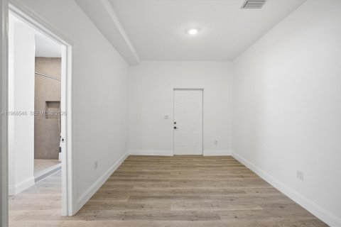 Купить виллу или дом в Майами, Флорида 3 спальни, 135.27м2, № 2029852 - фото 12