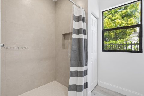 Купить виллу или дом в Майами, Флорида 3 спальни, 135.27м2, № 2029852 - фото 15