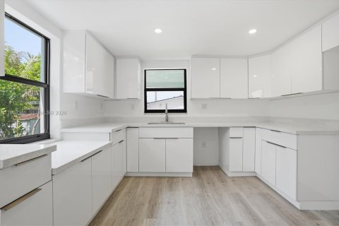 Купить виллу или дом в Майами, Флорида 3 спальни, 135.27м2, № 2029852 - фото 8