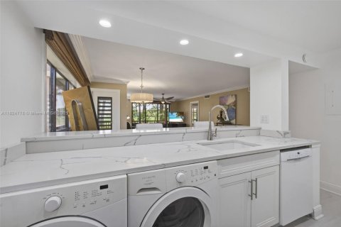 Condo in Palm Beach Gardens, Florida, 2 bedrooms  № 1790700 - photo 12
