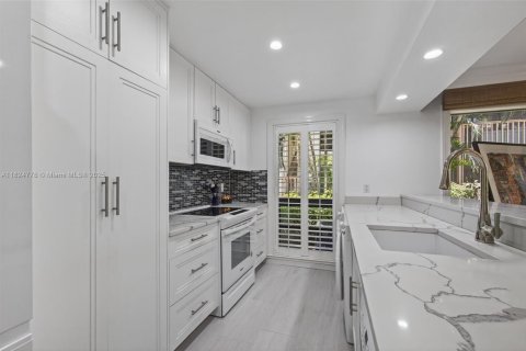 Condo in Palm Beach Gardens, Florida, 2 bedrooms  № 1790700 - photo 10