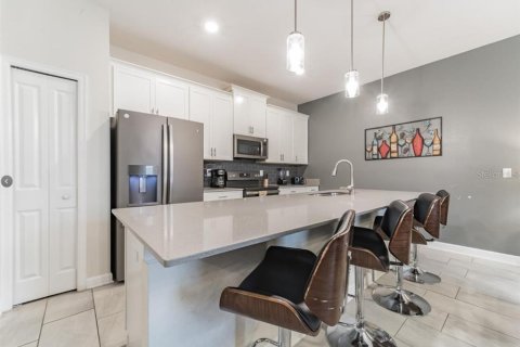 Touwnhouse à vendre à Kissimmee, Floride: 4 chambres, 177.81 m2 № 2299149 - photo 5
