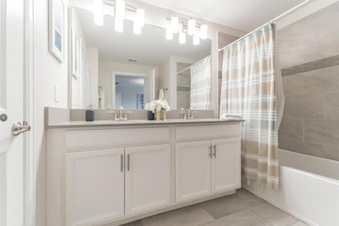 Touwnhouse à vendre à Kissimmee, Floride: 4 chambres, 177.81 m2 № 2299149 - photo 15