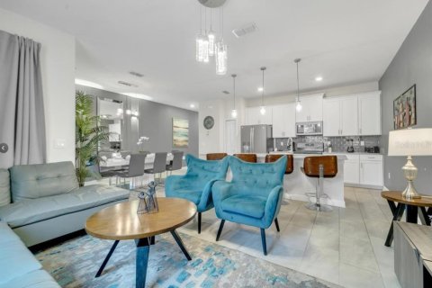 Touwnhouse à vendre à Kissimmee, Floride: 4 chambres, 177.81 m2 № 2299149 - photo 7