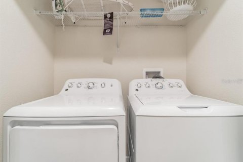 Touwnhouse à vendre à Kissimmee, Floride: 4 chambres, 177.81 m2 № 2299149 - photo 25