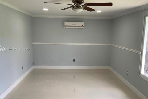 Снять в аренду виллу или дом в Форт-Лодердейл, Флорида 4 спальни, 134.89м2, № 2036537 - фото 10