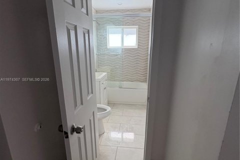 Снять в аренду виллу или дом в Форт-Лодердейл, Флорида 4 спальни, 134.89м2, № 2036537 - фото 6