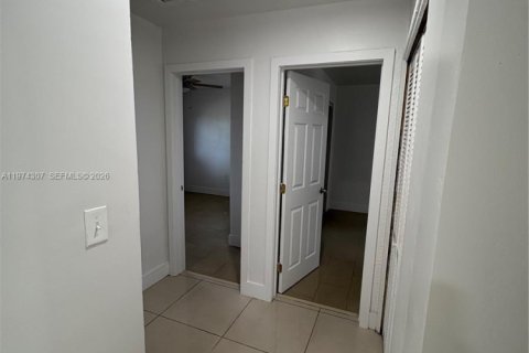 Снять в аренду виллу или дом в Форт-Лодердейл, Флорида 4 спальни, 134.89м2, № 2036537 - фото 7