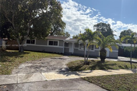 Снять в аренду виллу или дом в Форт-Лодердейл, Флорида 4 спальни, 134.89м2, № 2036537 - фото 2