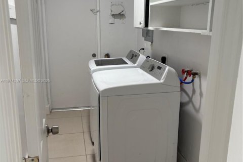 Снять в аренду виллу или дом в Форт-Лодердейл, Флорида 4 спальни, 134.89м2, № 2036537 - фото 5