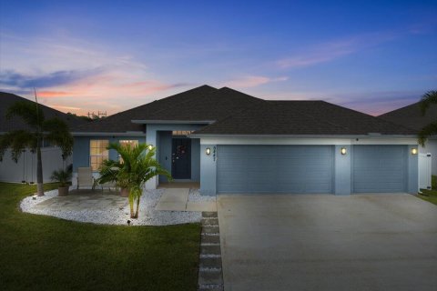 House in St. Lucie, Florida 4 bedrooms, 188.22 sq.m. № 2265392