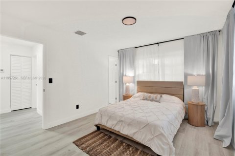 Casa en alquiler en Oakland Park, Florida, 3 dormitorios, 152.92 m2 № 2011249 - foto 12