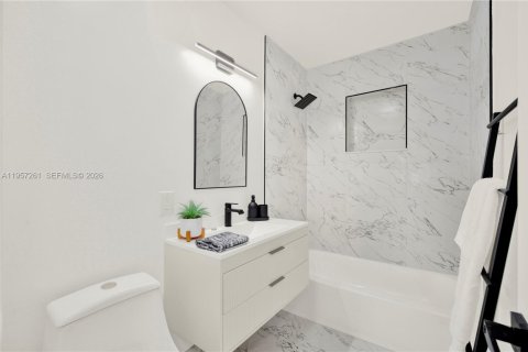 Casa en alquiler en Oakland Park, Florida, 3 dormitorios, 152.92 m2 № 2011249 - foto 9