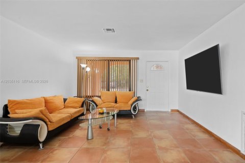 Casa en venta en Pompano Beach, Florida, 2 dormitorios, 105.72 m2 № 2087227 - foto 12