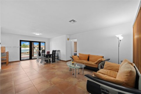 Casa en venta en Pompano Beach, Florida, 2 dormitorios, 105.72 m2 № 2087227 - foto 10