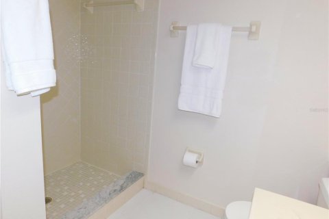 Снять в аренду кондоминиум в Тарпон-Спрингс, Флорида 2 спальни, 104.52м2, № 1810528 - фото 28