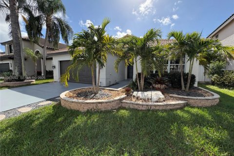 House in Pembroke Pines, Florida 3 bedrooms, 160.81 sq.m. № 2031131 - photo 4