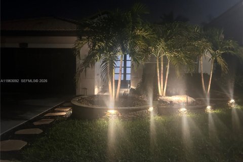 House in Pembroke Pines, Florida 3 bedrooms, 160.81 sq.m. № 2031131 - photo 8