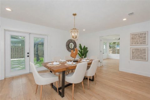 House in Winter Garden, Florida 4 bedrooms, 253.53 sq.m. № 2102516 - photo 16