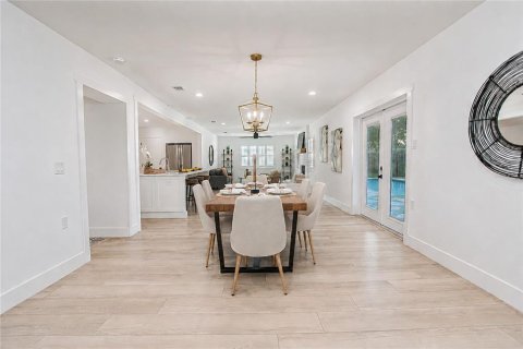House in Winter Garden, Florida 4 bedrooms, 253.53 sq.m. № 2102516 - photo 17