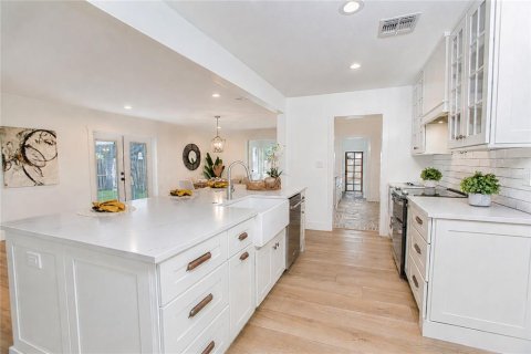 House in Winter Garden, Florida 4 bedrooms, 253.53 sq.m. № 2102516 - photo 11