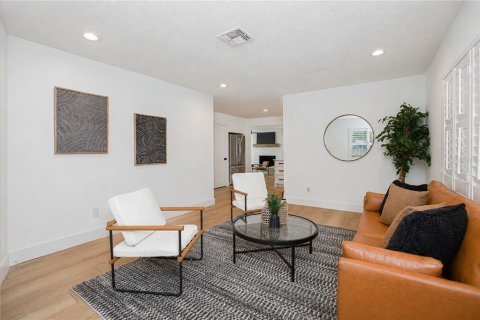 House in Winter Garden, Florida 4 bedrooms, 253.53 sq.m. № 2102516 - photo 8