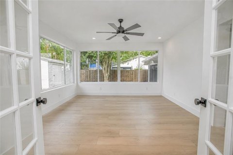 House in Winter Garden, Florida 4 bedrooms, 253.53 sq.m. № 2102516 - photo 20