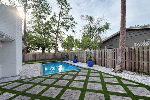 House in Winter Garden, Florida 4 bedrooms, 253.53 sq.m. № 2102516 - photo 4