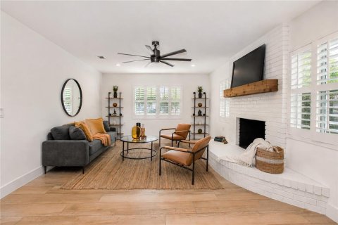 House in Winter Garden, Florida 4 bedrooms, 253.53 sq.m. № 2102516 - photo 19