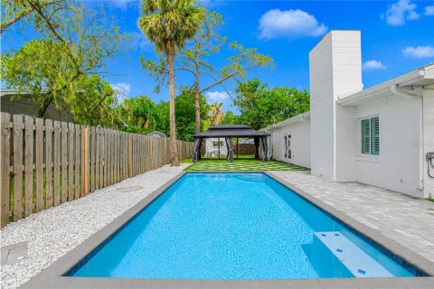 House in Winter Garden, Florida 4 bedrooms, 253.53 sq.m. № 2102516 - photo 5
