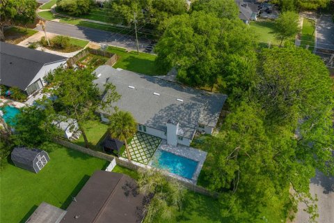 House in Winter Garden, Florida 4 bedrooms, 253.53 sq.m. № 2102516 - photo 2