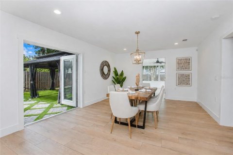 House in Winter Garden, Florida 4 bedrooms, 253.53 sq.m. № 2102516 - photo 18