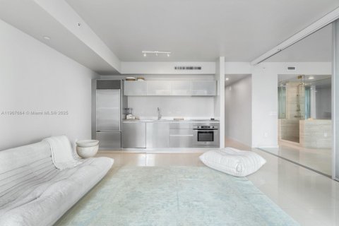 Condominio en venta en Miami, Florida, 1 dormitorio, 75.07 m2 № 1964552 - foto 3
